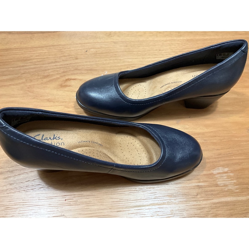 Clarks Collection Adriel Viola Navy Blue Round Toe Block Heel Pumps Womens 7.5 W